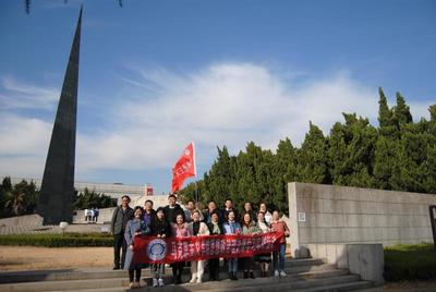 發(fā)揮紅色優(yōu)勢(shì) 讓紅色精神點(diǎn)亮思政課--思政教研室全體教師深入紅色教育實(shí)踐基地參觀(guān)學(xué)習(xí)